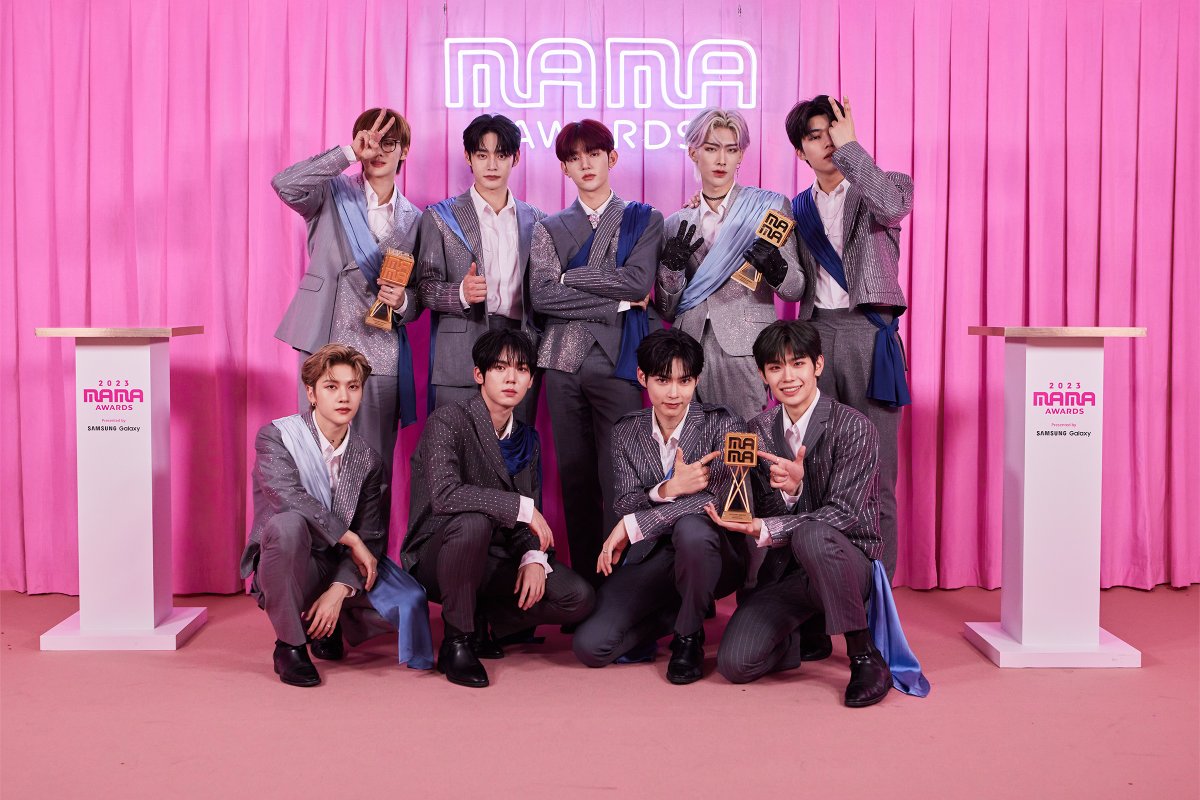 MnetMAMA's tweet photo. [#2023MAMA] Best New Male Artist #zerobaseone #제로베이스원 @ZB1_official

Big Congrats to them! The Great Winner of Tonight!🏆
2023 MAMA AWARDS의 수상자에게 축하의 메시지를 전해주세요!🏆
 
ONE I BORN
2023 MAMA AWARDS

#MAMAAWARDS 
#2023MAMAAWARDS https://t.co/vip02cK8YI