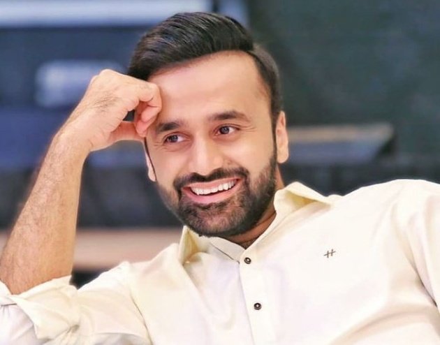 Iam_Mian's tweet photo. Stay Strong #WaseemBadami  
I have seen that many people are making fun of Waseem Badami's ID being hacked , If you can't help someone, don't make fun of him https://t.co/007NhSals3