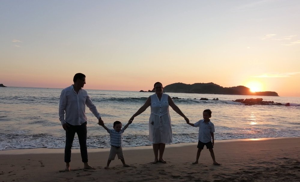 Hoy es un buen día para cumplir 40! Gracias a Dios, a mi familia por estar siempre conmigo!