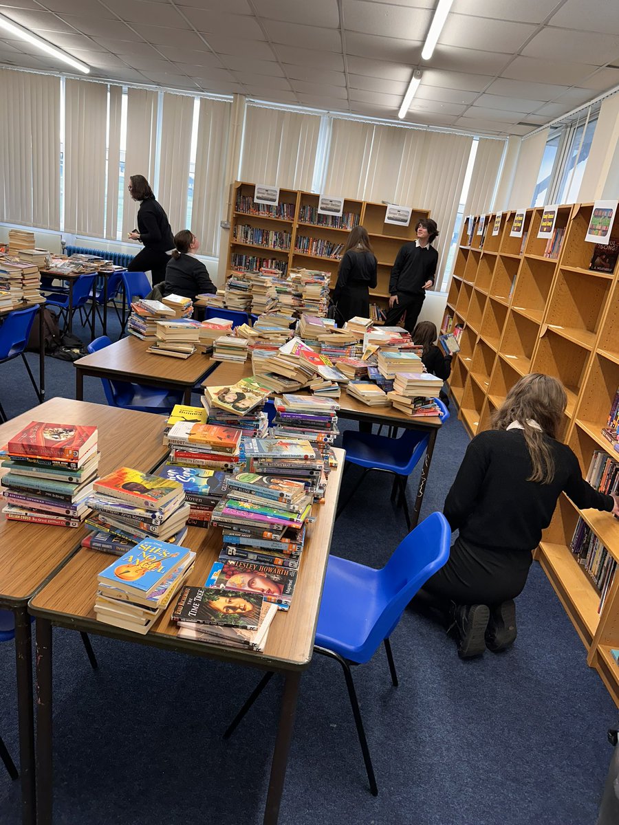 BedwasLiteracy's tweet photo. The Dŵds Darllen are hard at work! 📚@bedwashighsch @BedwasEnglish https://t.co/dmA28smIeS