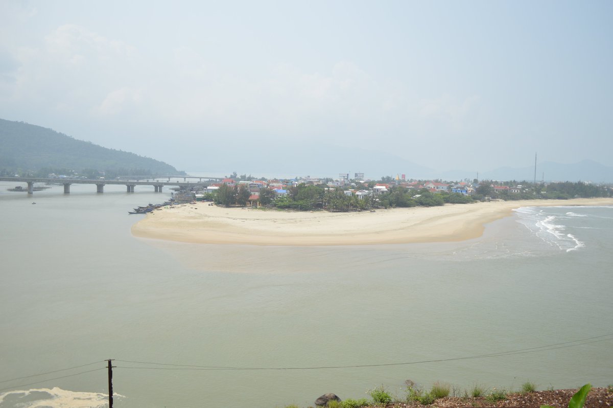 TuyenKing's tweet photo. Lang Co bay
Vịnh Lăng Cô https://t.co/fKIF7nRH5D