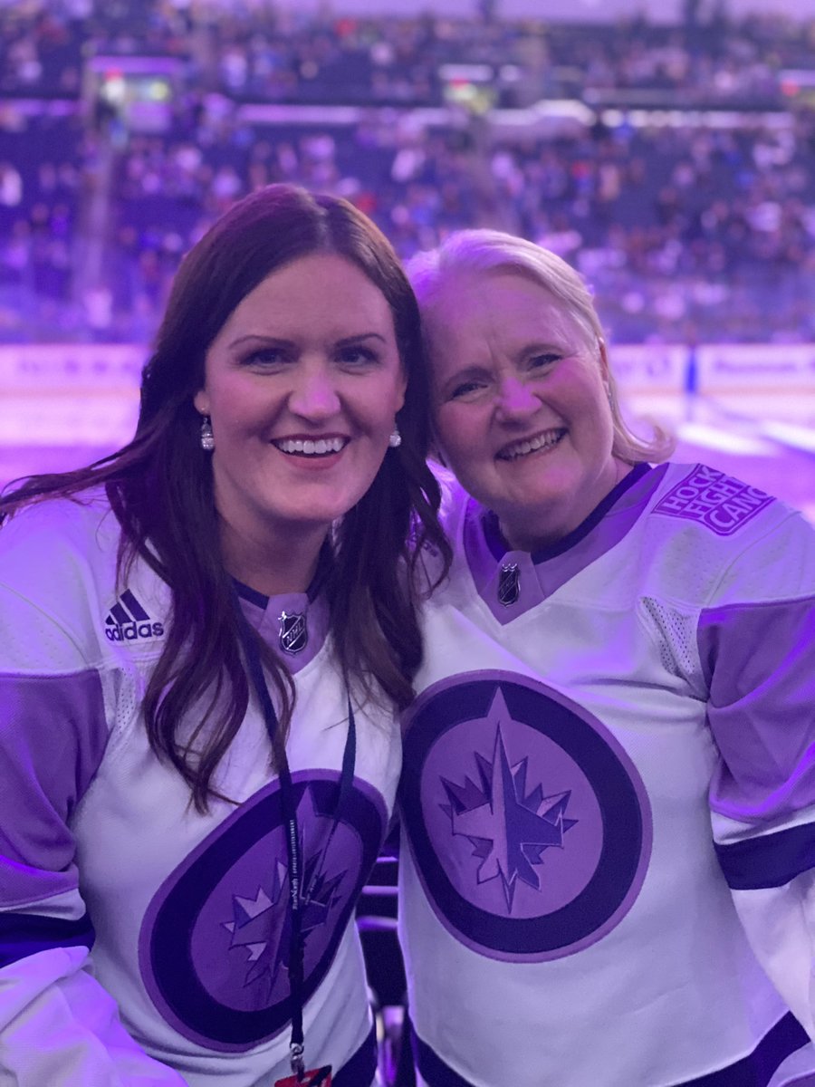 Great evening with friends at last evening’s <a href="/NHLJets/">Winnipeg Jets</a> game (other than the final score). Have to 🤘 when you’re with rocker <a href="/brentfitz/">Brent Fitz</a>!