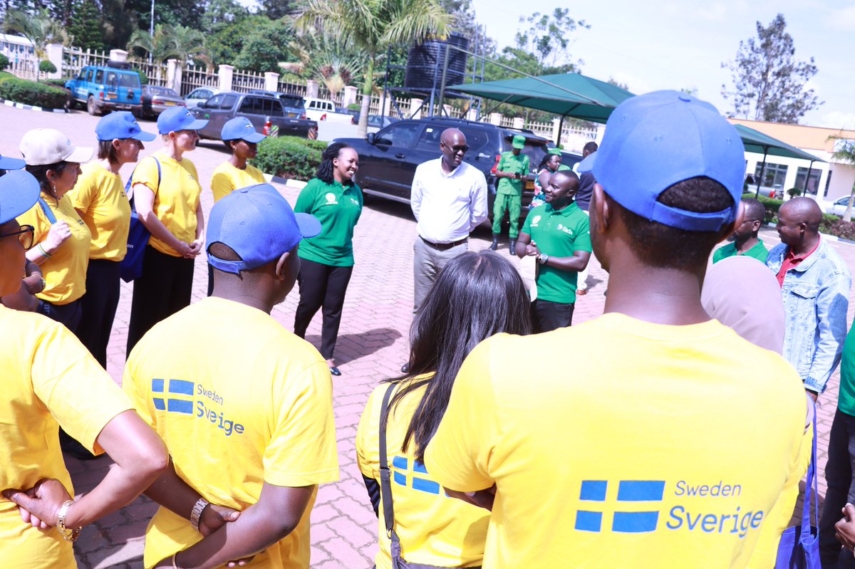 BugeseraDistr's tweet image. Mu ijambo ry’ikaze yagejeje ku bashyitsi basuye Akarere bakanifatanya mu gikorwa cyo gusimbuza ibiti muri @RuhuhaBugesera, Vice Mayor @umwalia9 yashimiye @SweAmbRwanda n’itsinda bazanye, abasobanurira ishusho y’Akarere n’ingamba gafite mu kurengera ibidukikije.