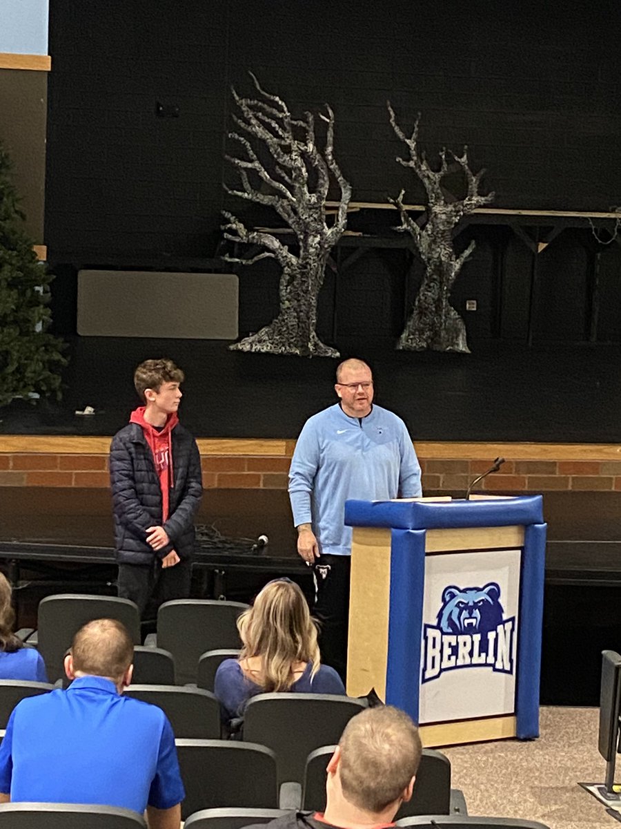 Tons of great Bears recognized at the student of the month ceremony today! #clawsup! @varsitybrands @OBHSstudentC @clawswithacause @OBHSWrestling @Berlin_Bears_FB