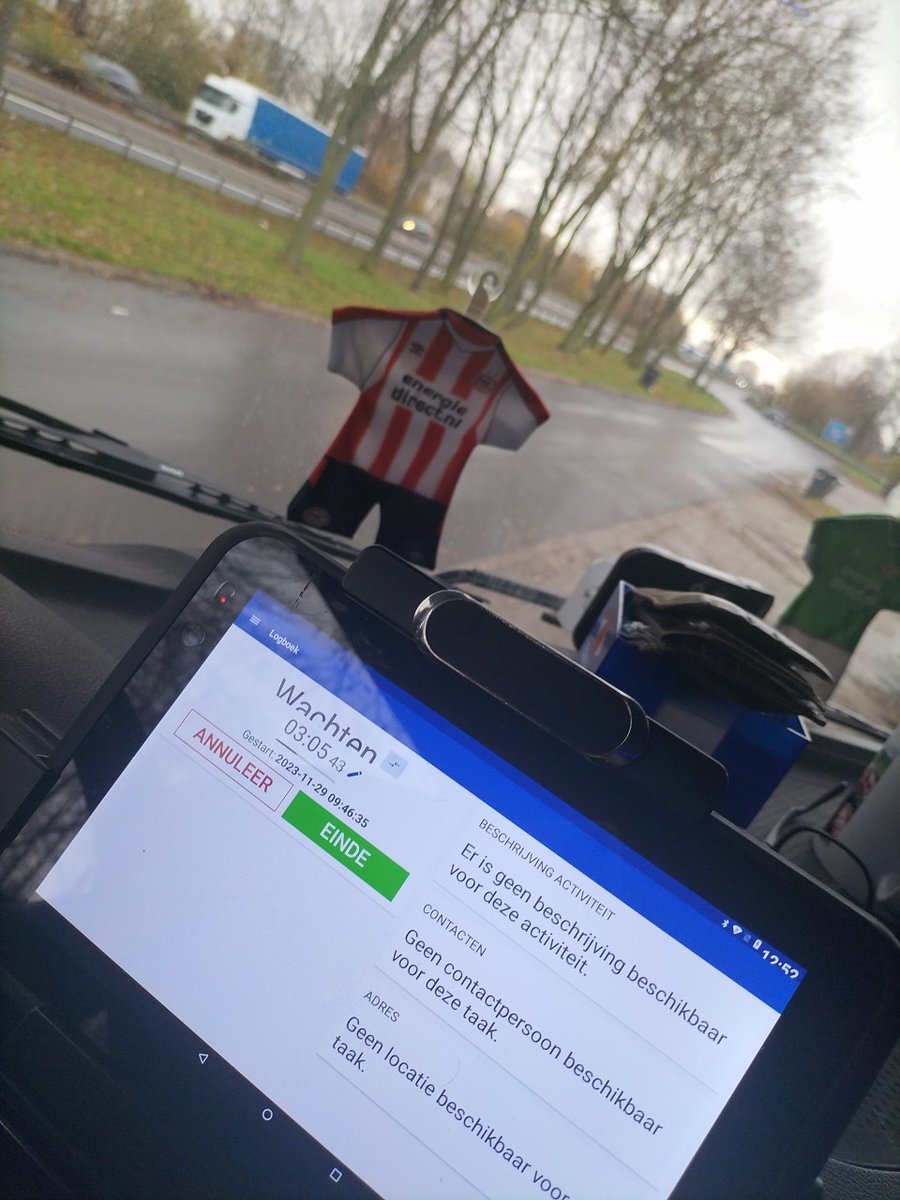 JansenEJG's tweet image. Na 4u44min44seconden wachten kan ik gaan rijden. Kraan in Düsseldorf is gefixt. Collega Peer Bots heeft nog 2 uur langer langs de A46 gestaan. Ff lossen en naar op de Vos. Wat een leven.... #boels #truckerslife