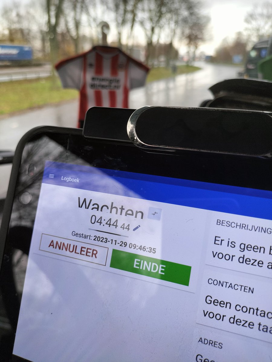 JansenEJG's tweet image. Na 4u44min44seconden wachten kan ik gaan rijden. Kraan in Düsseldorf is gefixt. Collega Peer Bots heeft nog 2 uur langer langs de A46 gestaan. Ff lossen en naar op de Vos. Wat een leven.... #boels #truckerslife