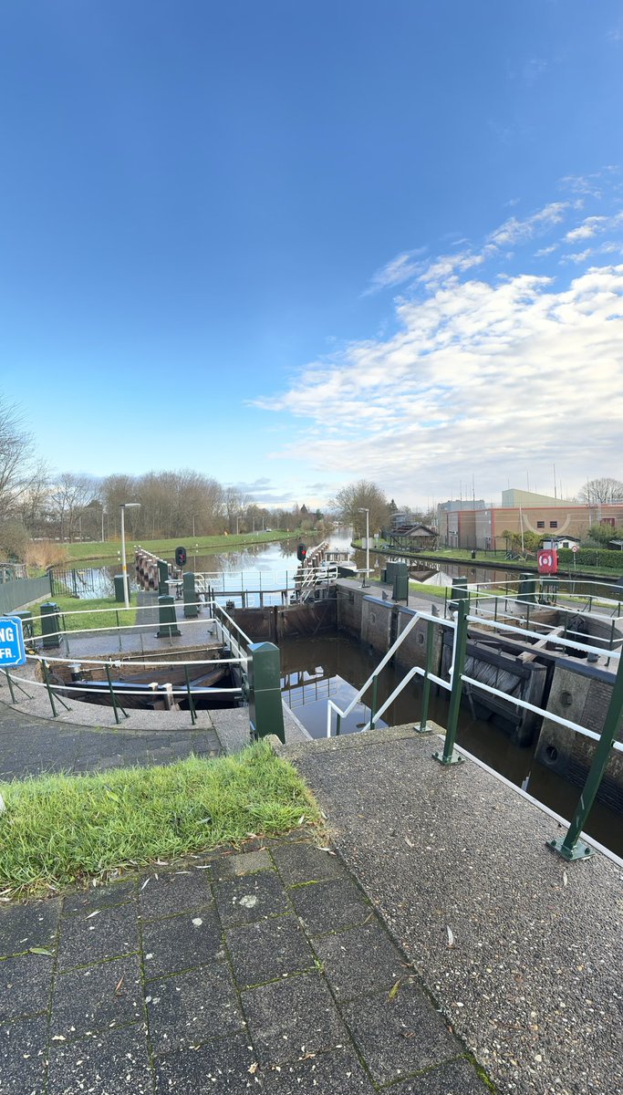 2023-11-29 13:08:09
P 1 Oefening BDH-10 Persoon te water Goejanverwelledijk Gouda 096211

Vandaag zijn we te gast in onze buurregio voor een mooi ge-ensceneerde duikoefening

#vakbekwaamblijven