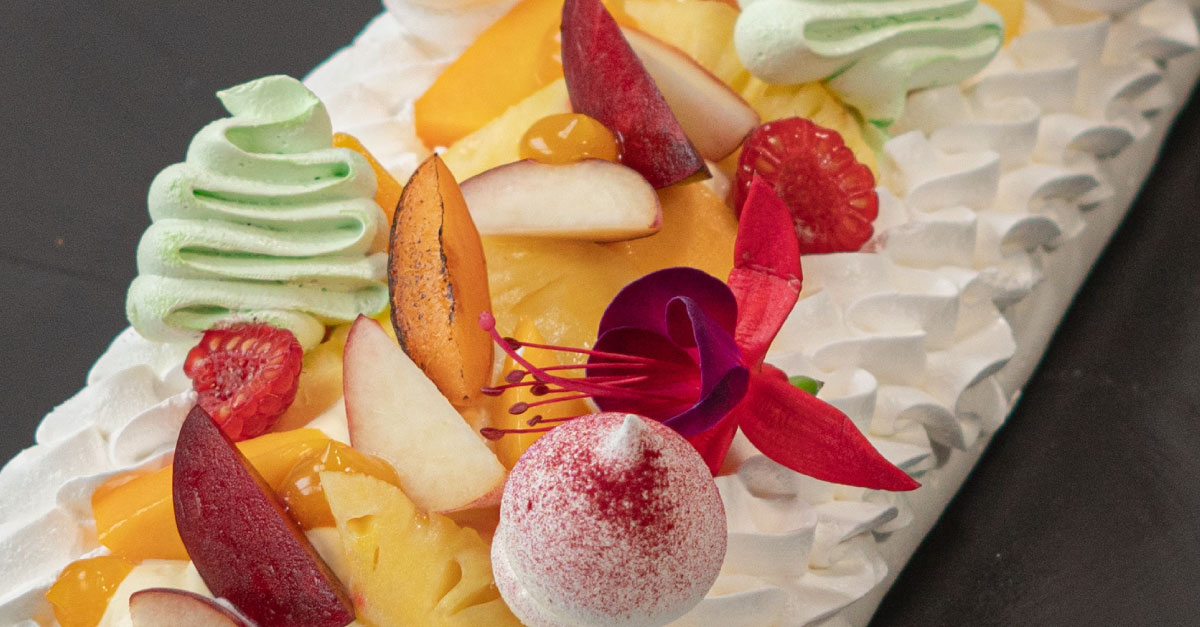etcvenues's tweet photo. Buche De Noel with an exotic etc twist… this dessert features on our Christmas party menu this year.

Fresh berries, meringue, and cream – a healthier, tastier holiday treat. Book your meeting and try it! 

#OutstandingOutcomes #MeetingPlanner #EventPlanner https://t.co/bINvX4lnMF