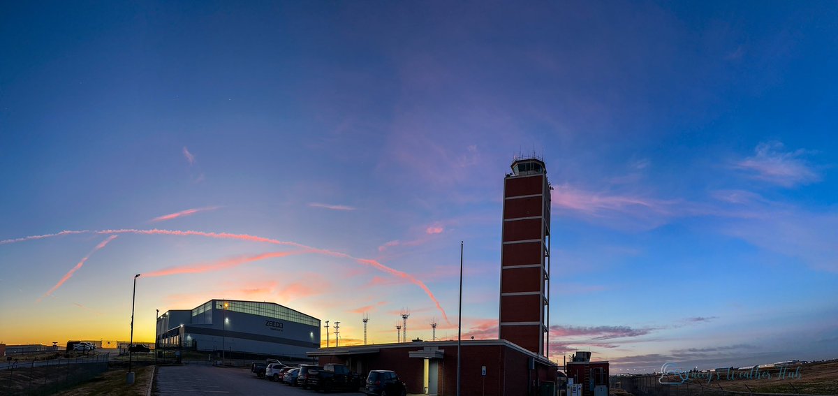 weatherobsgirl's tweet image. Good Morning! #tulsawx #okwx #pinksunrise #atctower
