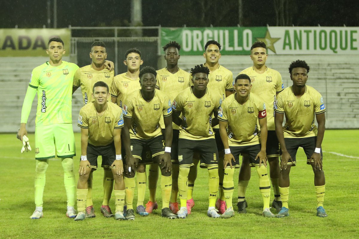 AntioquiaLAF's tweet photo. #OrgulloLAF

Las Águilas del Oriente antioqueño viajarán al Valle del Cauca con la ilusión de ser campeones de la Supercopa Juvenil @FCF_Oficial. Muchos éxitos al #NidodeGrandesSoñadores 🦅💛.

Final vuelta:

@cortuluafc (1) 🆚 (1) @AguilasDoradas
🗓️ 03/12.
🕚 11:00 a.m.
🏟️ 12 de octubre.