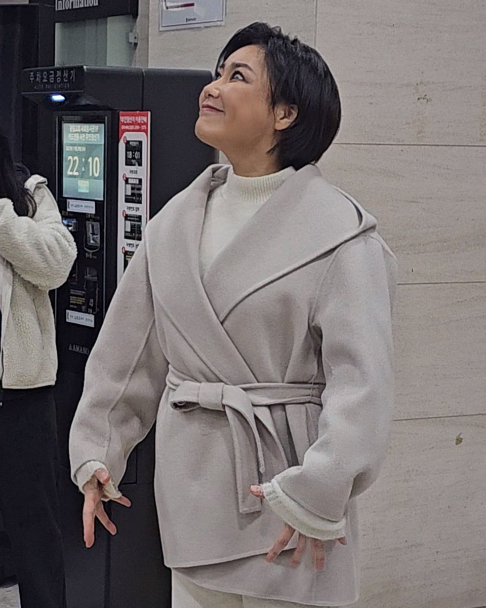 첫 공이라 안테나 세워서 신경 집중 하는 모습ㅋㅋㅋㅋㅋㅋ