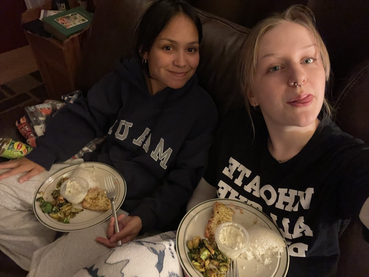 whereisthewin's tweet photo. best night ever!!! #favfood #favshow #favgirl https://t.co/GeETY9DAgw