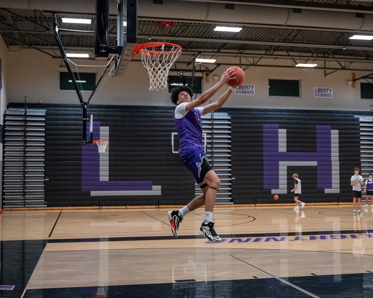 Our Slam Dunk Contest winner was senior Shea Sanders!