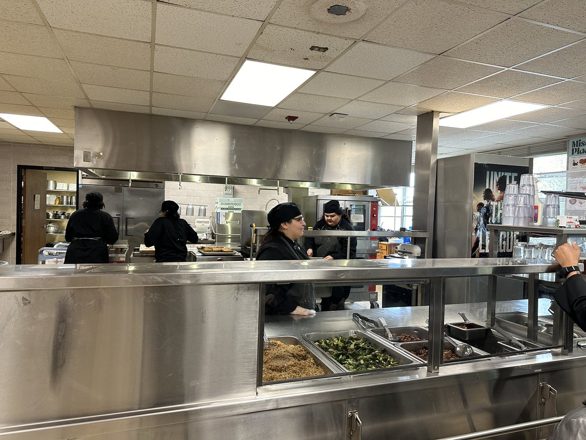 Our Choice Liaisons got a treat flawlessly executed by @BigIkeCulinary students. Delicious food and impecable service @Eisenhower_AISD! @AldineCTE @AldineISD @OOT_AldineISD @GabySierraEdu #FeelingSpoiled #MyAldine