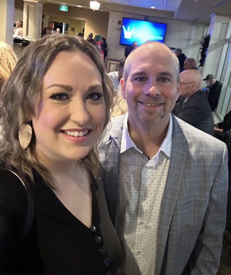 JablessJobs's tweet photo. Thank you @Trinity_Prod_ for hosting this awesome event in Winnipeg, and for having us (@GooseAndMaple) as a speaker. It was amazing to have the opportunity to share the stage with such figures like @AndersonAfDMdEP and @EvaVlaar and others. Have a great rest of the tour! https://t.co/9sRQO0To0z