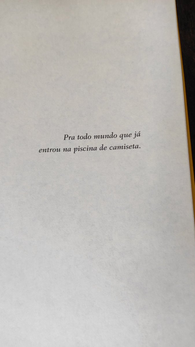 bajanecki's tweet photo. Abri o livro, li a dedicatória e tive que fechar o livro e me concentrar pra não chorar https://t.co/NpPi8765As