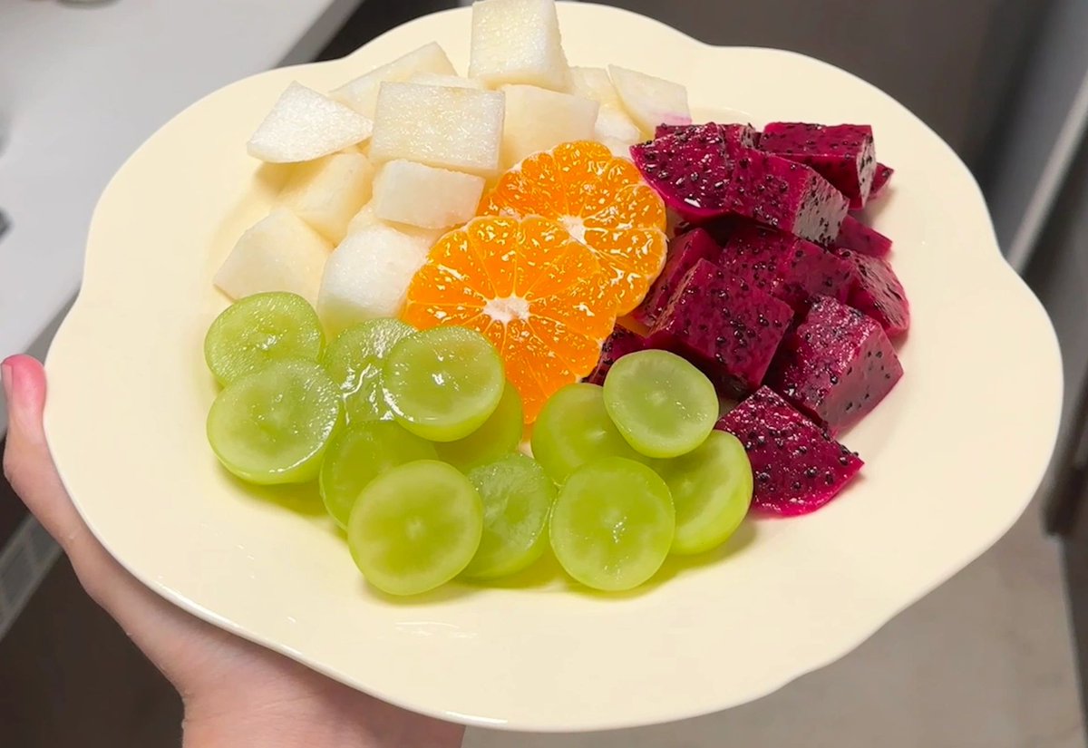Obidarealme's tweet photo. Consuming fruits in the morning replenishes the body with essential nutrients🍇🍊 https://t.co/2c19vgIYu4