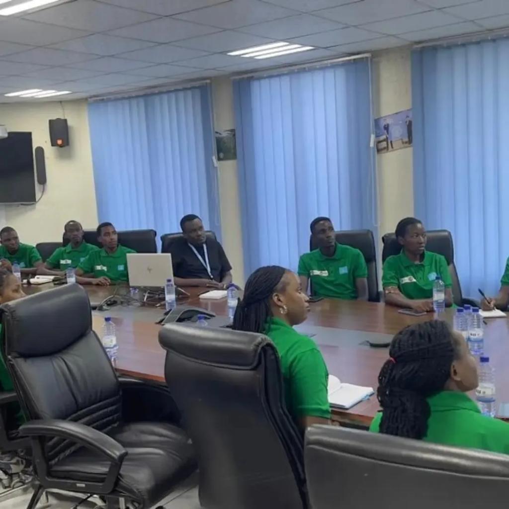 GiseleIGIRANEZ's tweet photo. It's a great honor to #urywp to be with #FAORwanda and talk about SDG2 SDG6 SGD14 young people we are highly involved in achievement of sustainable development goals @FAORwanda @urywp https://t.co/aAciLqBaNB