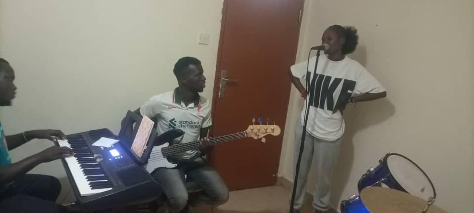 npgulu's tweet image. Back this weekend with live music.
#RequestFriday at @RusticLounge 
Come vibe with us🎧
#FestiveEtsyFinds