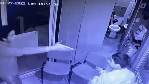 NoticiasVicky's tweet photo. Estimado Patricio, no tengas miedo. 

A tus colegas que agredieron a Neto Calderón no les hicieron nada. La Fiscalía en Puebla hace mucho que dejó de trabajar. Así que por favor duerme tranquilo.

No te preocupes por la universidad, tus padres conseguirán una mejor escuela para que puedas prepararte y seguir humillando a las personas.

Abrazo Patricio. Porque a tus 17 años ya entendiste que lastimar personas no tiene un castigo en este país.