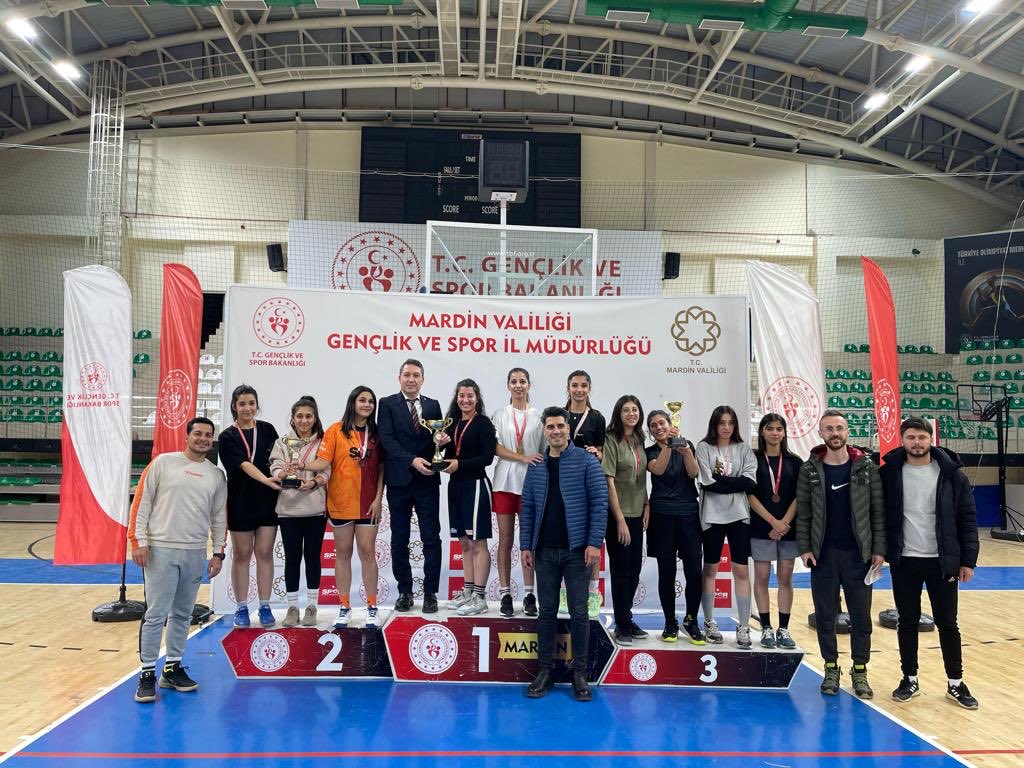 sercek23's tweet photo. Yurtlarımızda barınan öğrencilerimiz için düzenlediğimiz 3x3 basketbol turnuvasının ödül törenini gerçekleştirdik. https://t.co/sxqhNldGvj