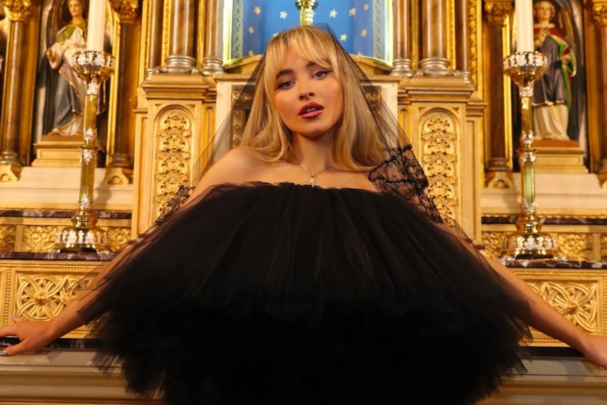 💬| <a href="/SabrinaAnnLynn/">Sabrina Carpenter</a> on the Catholic Church controversy where she filmed the "Feather" music video.

"We got approval in advance...and Jesus was a carpenter"

🔗: variety.com/2023/music/new…