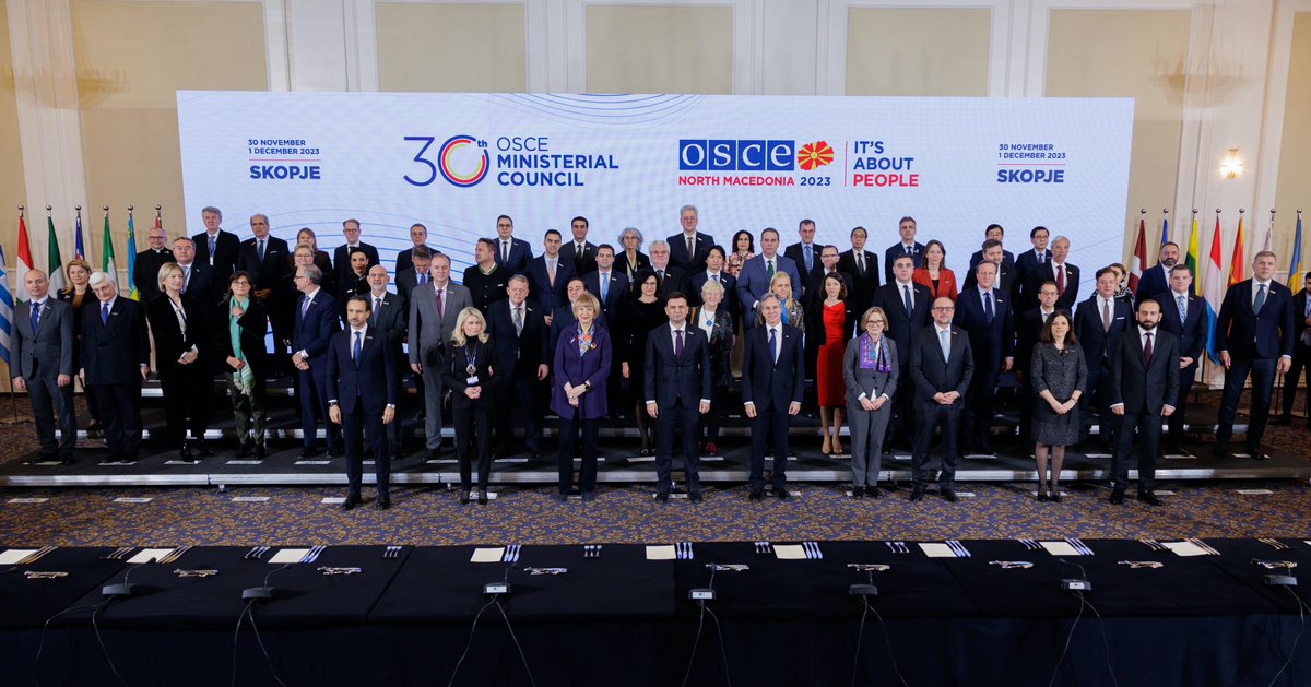 📸 Family photo with Foreign Ministers and Heads of Delegations at the eve of the 30th OSCE Ministerial Council. Hosting them in #Skopje is a privilege. Our strength lies in functional <a href="/OSCE/">OSCE</a>. 
#OSCEMC2023