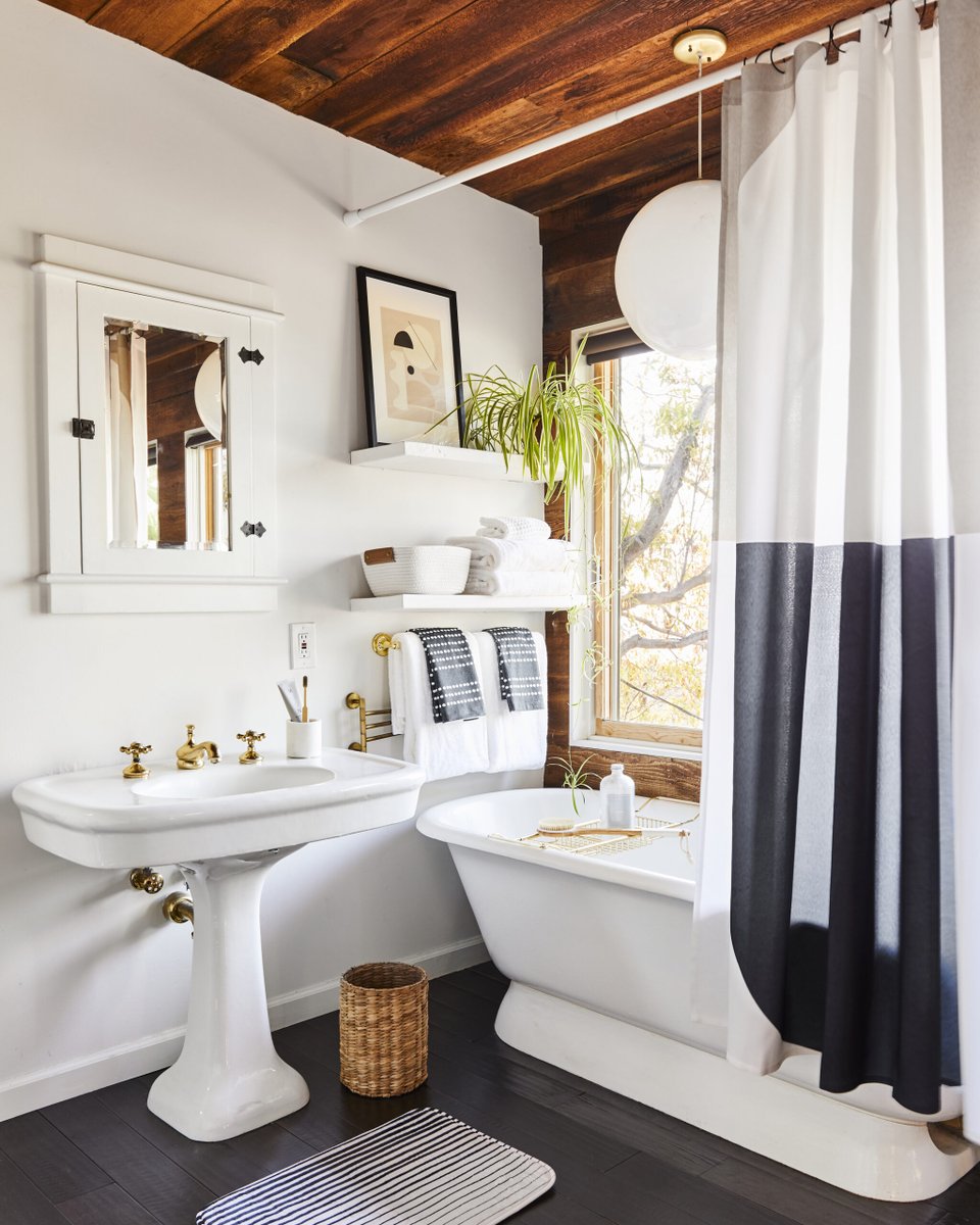 Giving your bathroom a look that’s uniquely you is a lot easier than you think. In fact, I’m sharing not 1, but 3 ways to instantly take your bathroom from functional to totally fun – with just a few accessories. bobbyberk.com/one-bathroom-3…