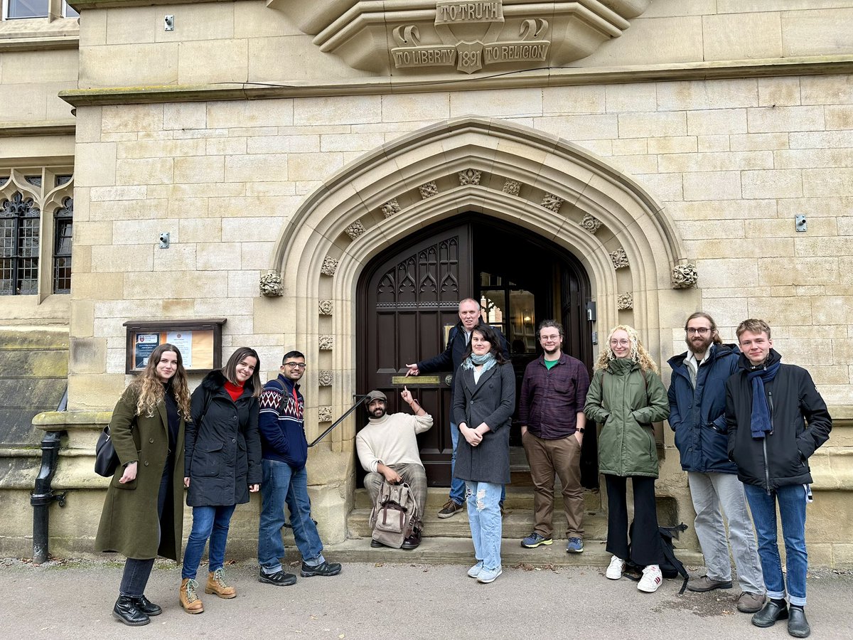 Lab day out to @UniofOxford to visit @Harrison_Steel and his gang of science buccaneers and chat engineering and #synbio! Thank you so much for having us and showing us around, we had a blast and so many exciting discussions to follow up on!