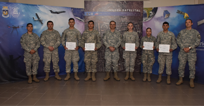 Los alumnos de la especialidad #Aerofotogrametría de la Escuela de Especialidades "Sargento 1° Adolfo Menadier Rojas" terminaron su proceso de práctica profesional en el Servicio Aerofotogramétrico.

En marzo 2024, se incorporarán a las filas de la <a href="/FACh_Chile/">Fuerza Aérea de Chile</a>  ¡Felicitaciones!