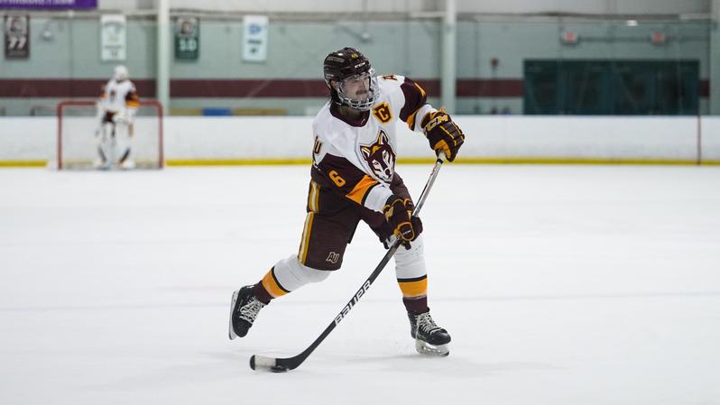 Golden Wolves hunting continued success in UCHC play - uscho.com/2023/11/29/gol…