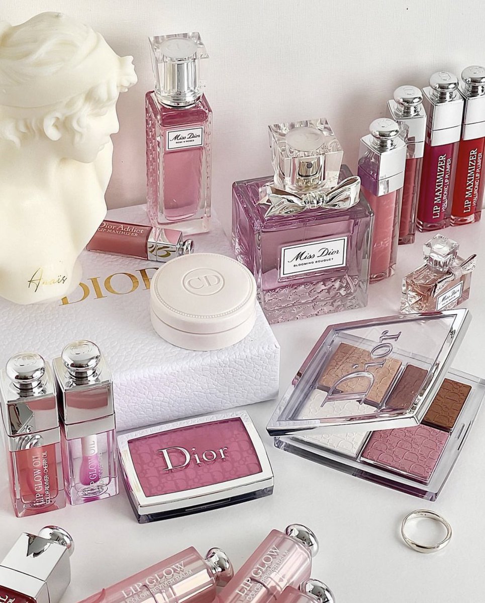 Lvspink0's tweet photo. 𝒟𝒾𝑜𝓇 𝑔𝒾𝓇𝓁 https://t.co/azC98R7Uws
