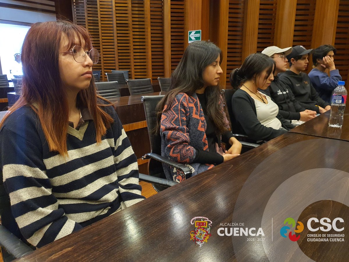 CSC_CUENCA's tweet photo. El #CSC_CUENCA con las puertas abiertas recibió la visita de estudiantes del instituto @wissen_ecu.

Mismos que pudieron conocer de cerca las diferentes áreas, planes, programas y proyectos con las que cuenta la institución en pro de SU SEGURIDAD 

@czamoramatute 
@cuevavpablo https://t.co/JvoG7IiDnL