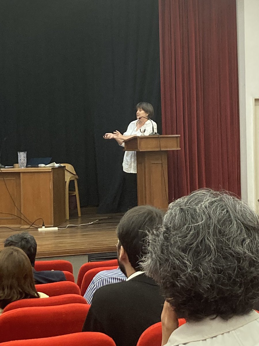 Día 1 de #SAB2023 en Córdoba Capital. Nuestra reunión anual comenzó con la #IUPABLecture de Eneida de Paula, investigadora de Brasil y colaboradora de miembros de nuestra sociedad. Un placer saber sobre las investigaciones de su grupo