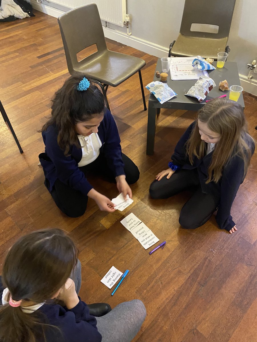 Today at Shine we talked about what true beauty is 💖 we looked at what the qualities of beautiful and the girls discussed what it means to be valuable 🤩 we then made bookmarks to remind ourselves of how beautiful we are 💖💖 @BFootAllerton @LeyTopPrimary @HoppsLauren