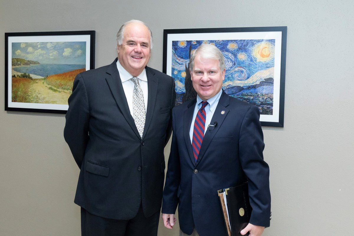 Thank you, @SenatorArgall, for encouraging young people to pursue careers in leadership and service! (Pictured here with AICUP President Tom Foley). “Senator for a Day” gives high school students the opportunity to learn what it takes to pass legislation. 🎓🙌