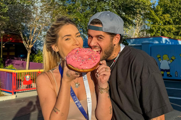 areavip's tweet image. Virginia Fonseca revela ‘truque’ para evitar brigas com Zé Felipe após as gravações de seus novos projetos 
LEIA 👉areavip.com.br/famosos/virgin…
.
Virginia Fonseca fala sobre brigas durante as gravações dos novos projetos de Zé Felipe. 
 #AtrizVirginiaFonseca #CantorZéFelipe