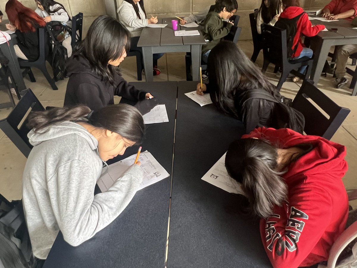 AVIDHornets's tweet photo. S/O to @govista for the campus tour. @AVID4College students were fully engaged w/ tons of real world questions that were answered in detail by our guides. Showing our students the college opportunities they have is a beautiful thing to see. @EdgewoodLeads @JRod_EISD @ETWrennMS https://t.co/ZCOiPc8us4