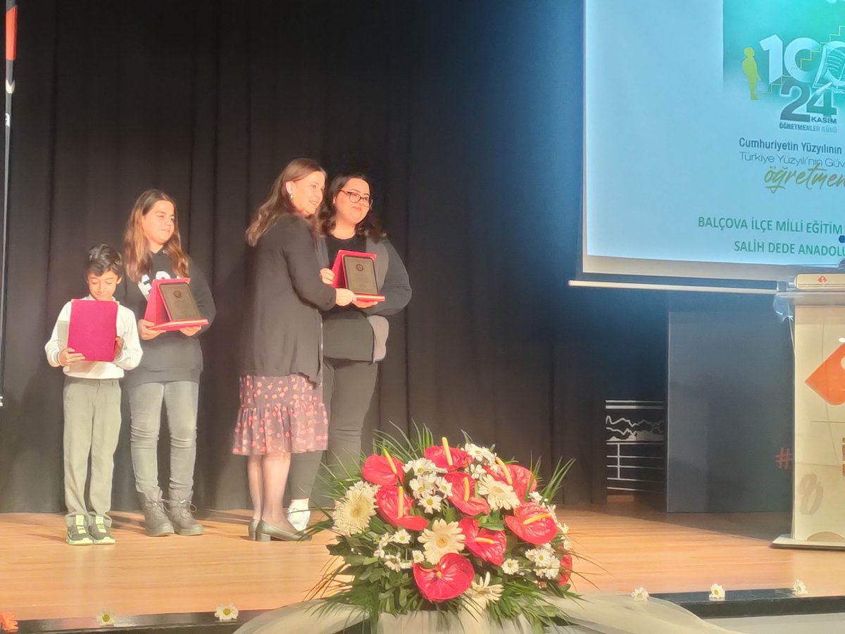 İlçemizde düzenlenen 24 Kasım Öğretmenler günü kapsamında kompozisyon yarışmasında öğrencimiz 2 lik alarak okulumuzu gururlandırmıştır.<a href="/ErhanAtilla7/">Erhan Atilla</a> <a href="/BalcovaMEM/">Balçova İlçe Milli Eğitim Müdürlüğü</a> <a href="/izmir_ilmem/">İzmir İl Milli Eğitim Müdürlüğü</a> <a href="/yahsiomer/">Dr. Ömer YAHŞİ</a>