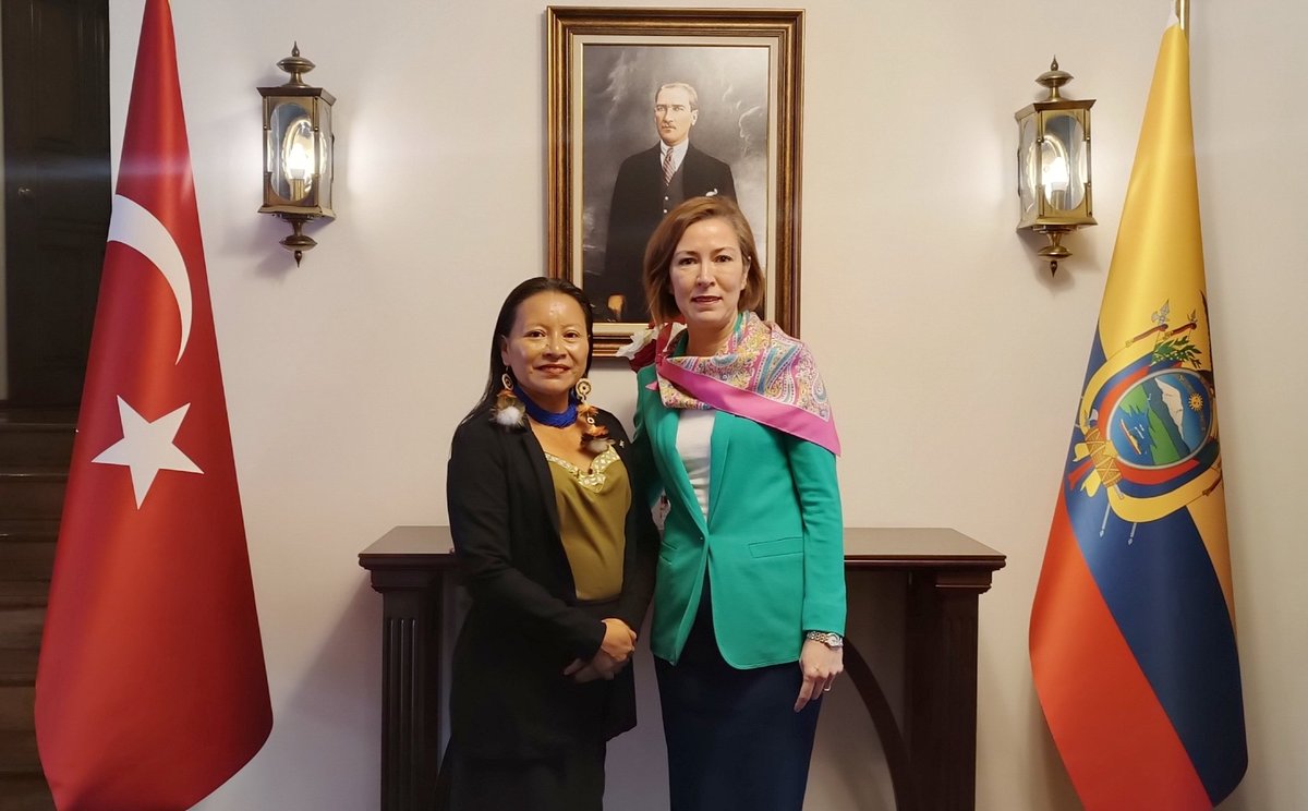 MirianLCisneros's tweet photo. 𝙑𝙄𝙎𝙄𝙏𝘼 𝙋𝙍𝙊𝙏𝙊𝘾𝙊𝙇𝘼𝙍 𝘼 𝙇𝘼 𝙀𝙈𝘽𝘼𝙅𝘼𝘿𝘼 𝘿𝙀 𝙏𝙐𝙍𝙌𝙐𝙄́𝘼 🇪🇨🤝🇹🇷 

La mañana de hoy mantuvimos una reunión con la embajadadora de #Turquia. En esta cita se acordó continuar trabajando en temas de cooperación. 

Trabajamos por la integración. https://t.co/BtTOeVfxU1