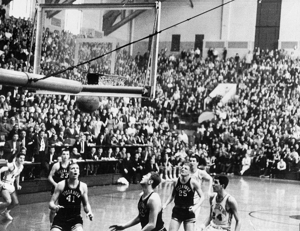 John_Fanta's tweet photo. The faces are legendary. The moments live on forever in Philadelphia hoops lore. 

Villanova. Saint Joseph's. Tonight, they do battle for the 81st time in a series that started 103 years ago. It's essentially a Big Five semifinal game. With Donny Marshall for it at 6:30 ET, FS1. https://t.co/vJoTWdPXnp