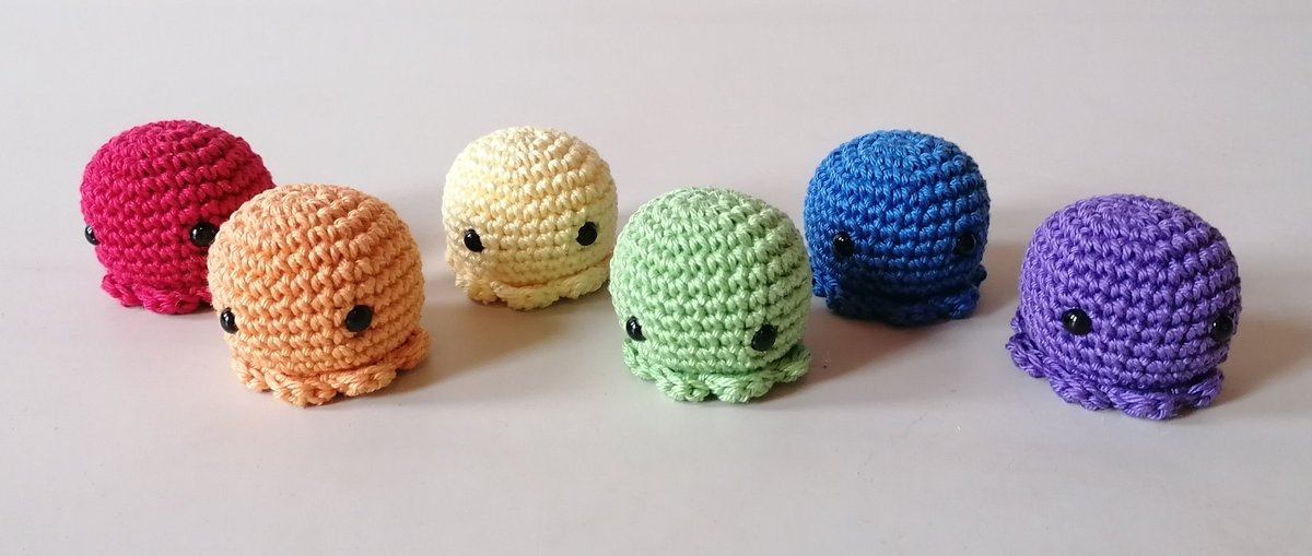 Heute gibt es mal wieder ein paar Mini Oktos 😍🐙
Hach ich find die einfach so süß mit ihren gerade einmal knapp 4 cm an Höhe 🥰
Und sind super zum Rest verwerten 👍
Ihr findet sie doch auch süß oder? 🥹
Also gern liken und retweeten wie immer 🥰🐙