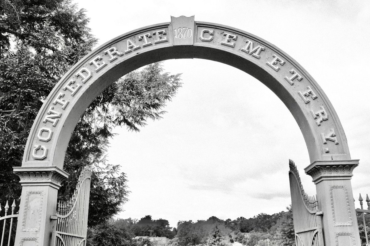 DB_sarcastico's tweet photo. Is it weird that I find photographing these old historic cemeteries peaceful?
๐ธ #fujifilmx100v
#streetphotography #cityscapes #historicalsites #cemetery #monochrome #blackandwhitephotography #civilwar #AmericanHistory #locallandmark #documentaryphotography https://t.co/8Fgv0OCjHu
