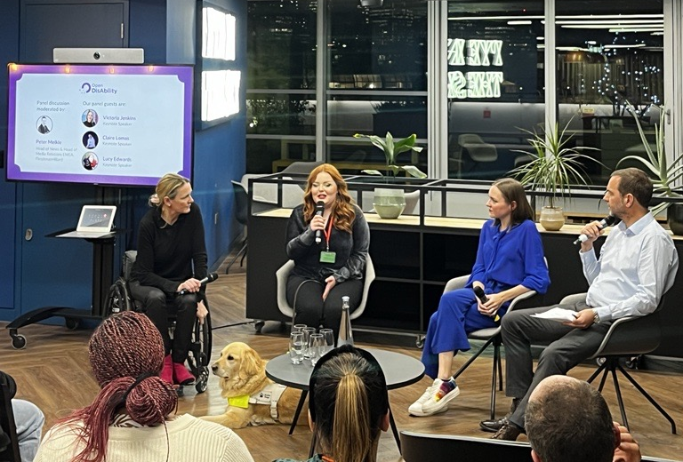 <a href="/lucyedwards/">Lucy Edwards👩🏻‍🦯</a> <a href="/ToriaUnhidden/">Victoria Jenkins</a> <a href="/claire80lomas/">Claire Lomas MBE</a> The incredible <a href="/peterfmeikle/">peter meikle</a>, <a href="/fleishmanUK/">FleishmanHillard UK</a> Head of News and seasoned journalist is moderating the discussion today.