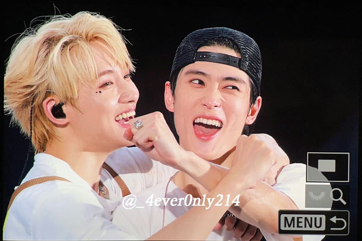 winmingw's tweet photo. 에스엠에 97년생들은 딱 둘인데
그 둘이…. https://t.co/O1TygRUJlO
