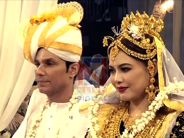 NELiveTV's tweet photo. #LinDeep: Randeep-Lin ties the knot following Meitei rituals and traditions

@RandeepHooda @linlaish

Read the full story here: https://t.co/5gLnjHePD6

#LinDeep #randeephooda #linlaishram #manipur #weddingbells #wedding #northeastlive https://t.co/mP44NOxONs
