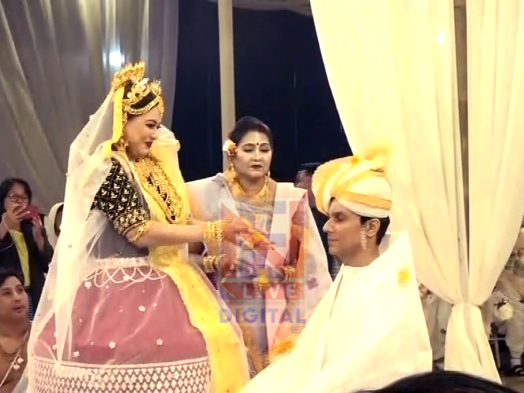 NELiveTV's tweet photo. #LinDeep: Randeep-Lin ties the knot following Meitei rituals and traditions

@RandeepHooda @linlaish

Read the full story here: https://t.co/5gLnjHePD6

#LinDeep #randeephooda #linlaishram #manipur #weddingbells #wedding #northeastlive https://t.co/mP44NOxONs