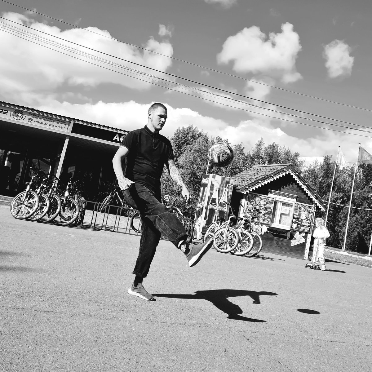 vzletkaguy's tweet photo. #streetphotography #bnw #fujifilm #blackandwhite https://t.co/9gESLkFxEO