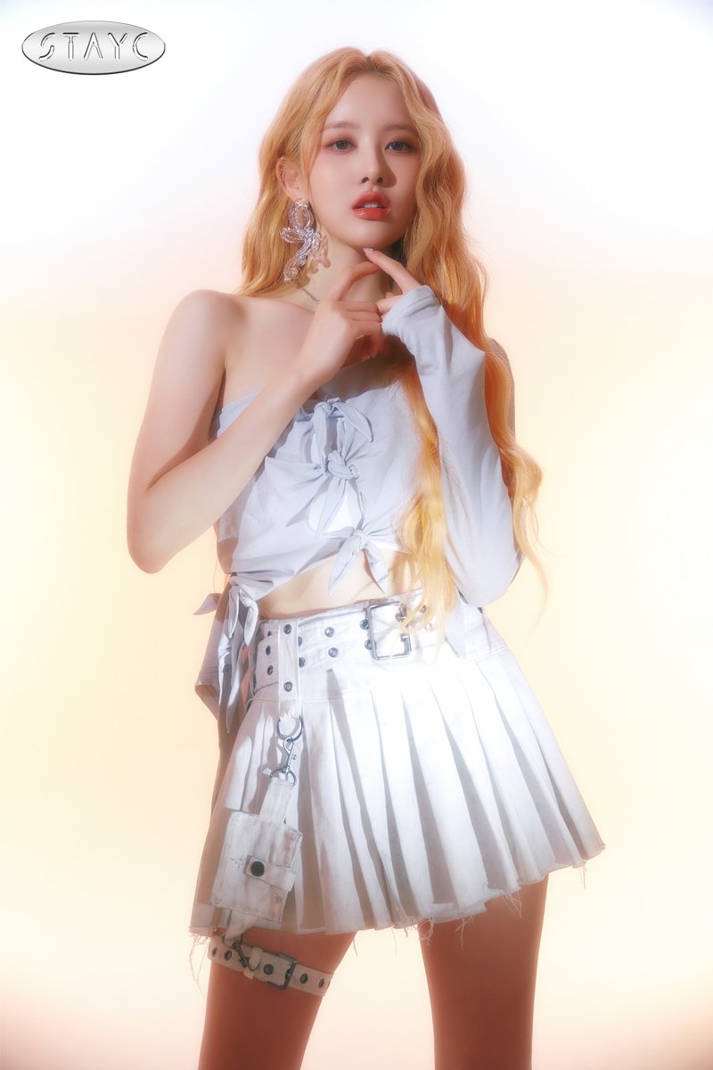 ✦ ✧ STAYC Japan 3rd Single「LIT」✧ ✦

✨Concept Photo - Sieun✨
　　another ver

2023.12.6 (WED) Release

#STAYC #ステイシー #스테이씨
#Sieun #シウン #시은
#LIT