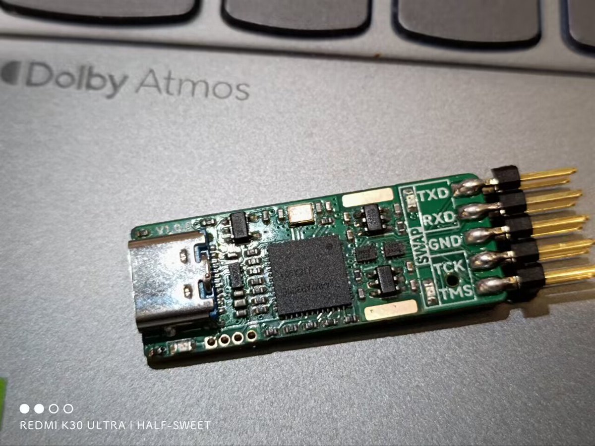 _HalfSweet's tweet image. This is a very delicate J-Link, just 35*13.5mm in size. And you can swap UART and SWD signals in hardware by touching it.

#JLink